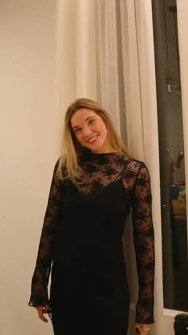 Talkie AI - Chat with Karolina 