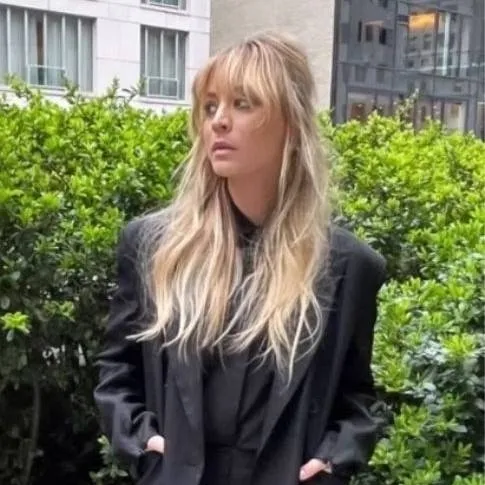 chat with ai character: Kaley Cuoco