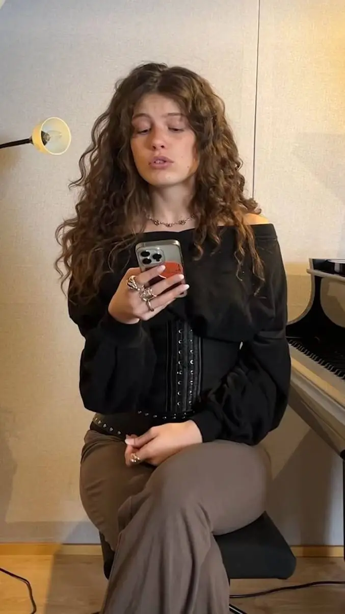 Talkie AI - Chat with Tünde Bornemisza