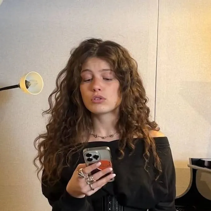 chat with ai character: Tünde Bornemisza