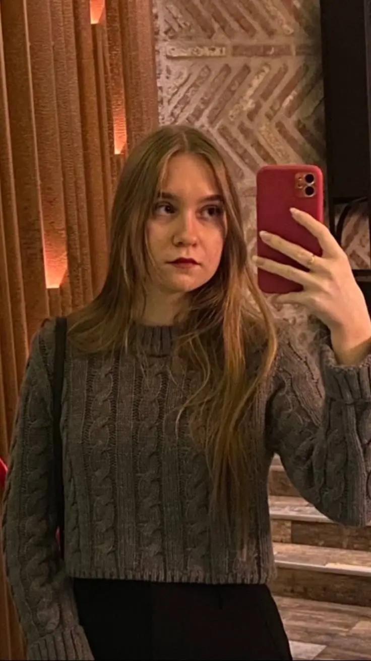 ai character: Anya  background