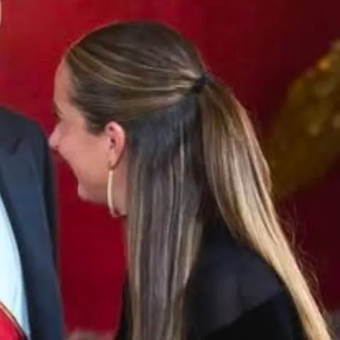 chat with ai character: Sara Däbritz 