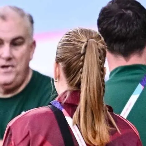 chat with ai character: Sjoeke Nüsken