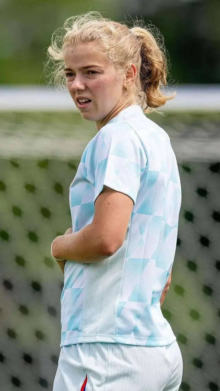 Talkie AI - Chat with Justine Kielland 