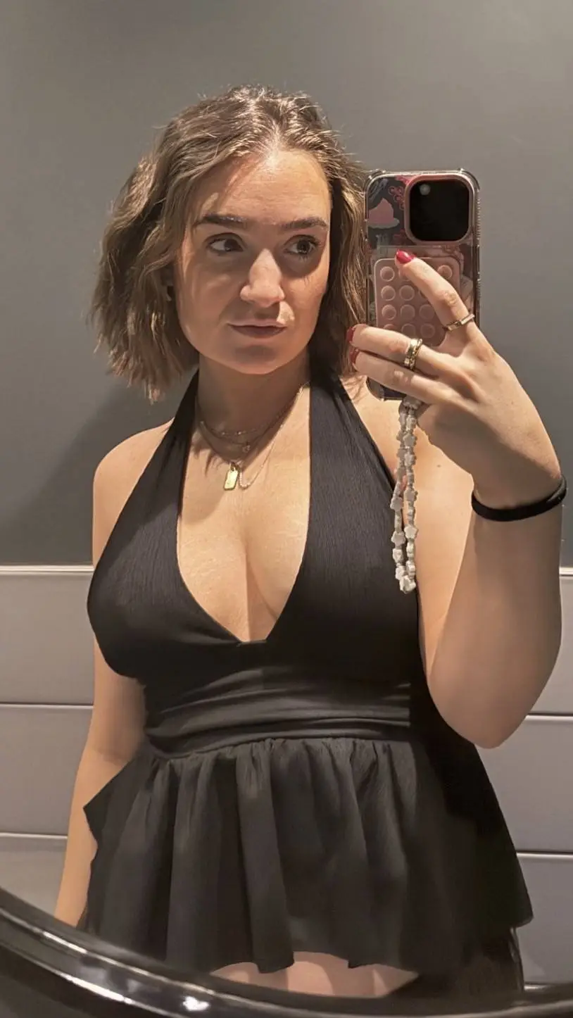 ai character: Ruth Brown background