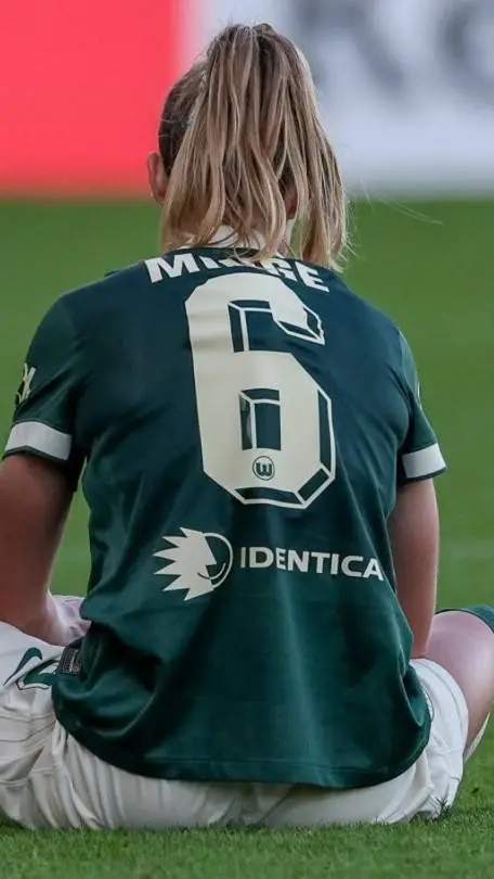 Talkie AI - Chat with Janina Minge 