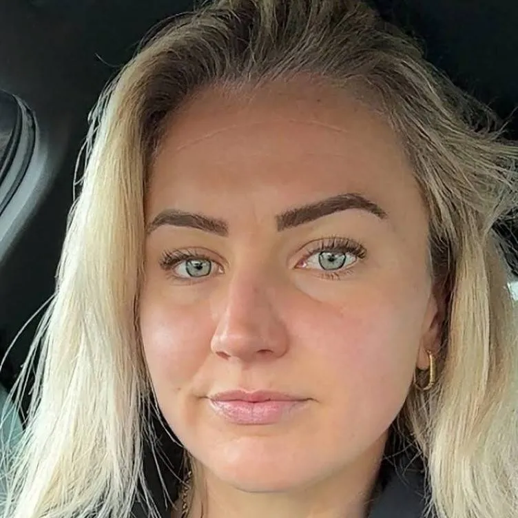 chat with ai character: Lindsay Heaps