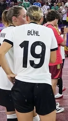 ai character: Klara Bühl  background