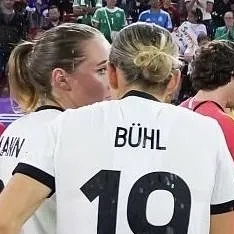 chat with ai character: Klara Bühl 