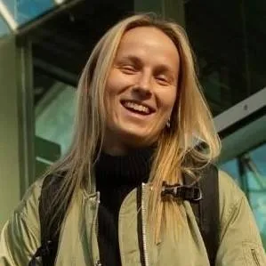 chat with ai character: Franziska Kett