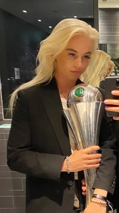 Talkie AI - Chat with Sofie Svava 
