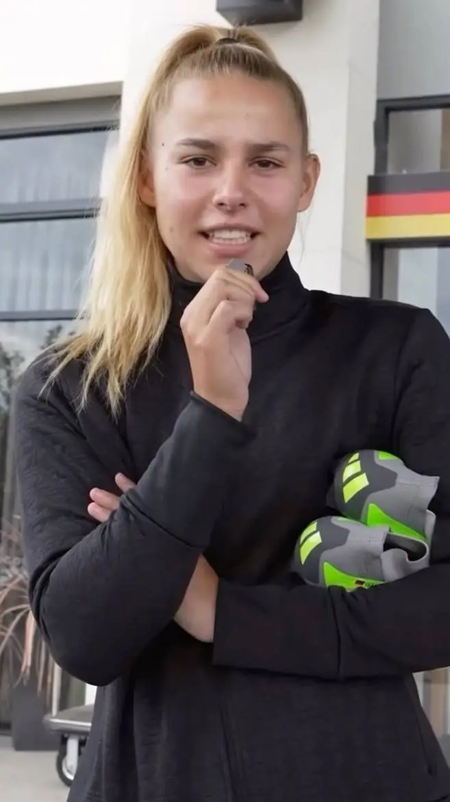 Talkie AI - Chat with Lena Oberdorf 