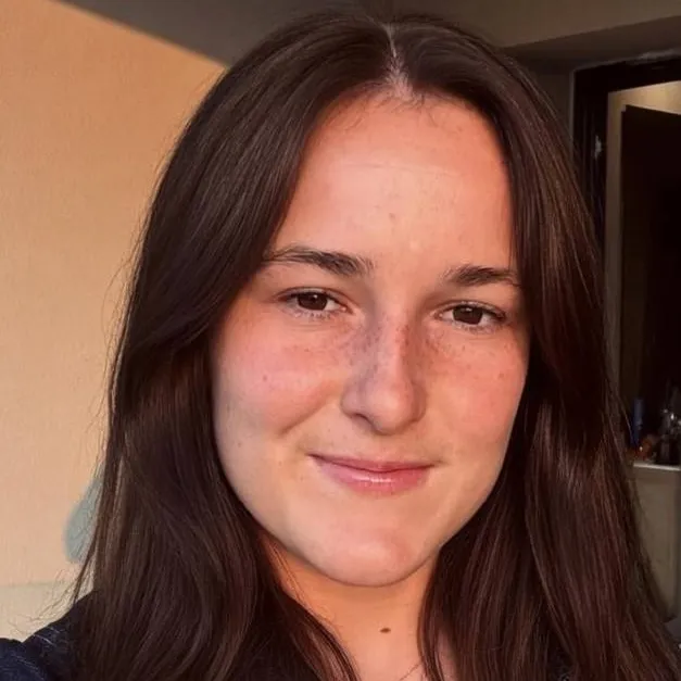 chat with ai character: Wieke Kaptein