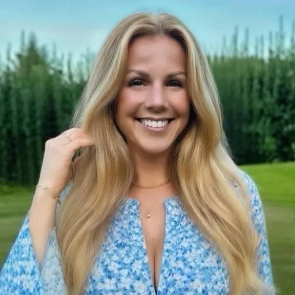 chat with ai character: Tuva Hansen.