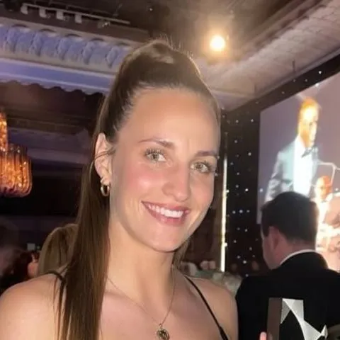 chat with ai character: Nathalie Bjorn