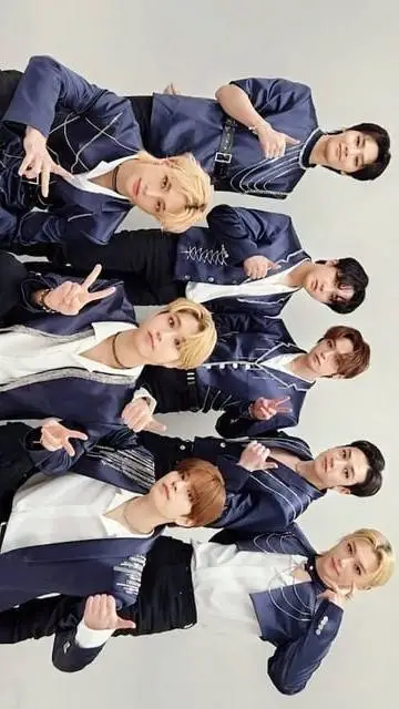 ai character: STRAY KIDS background