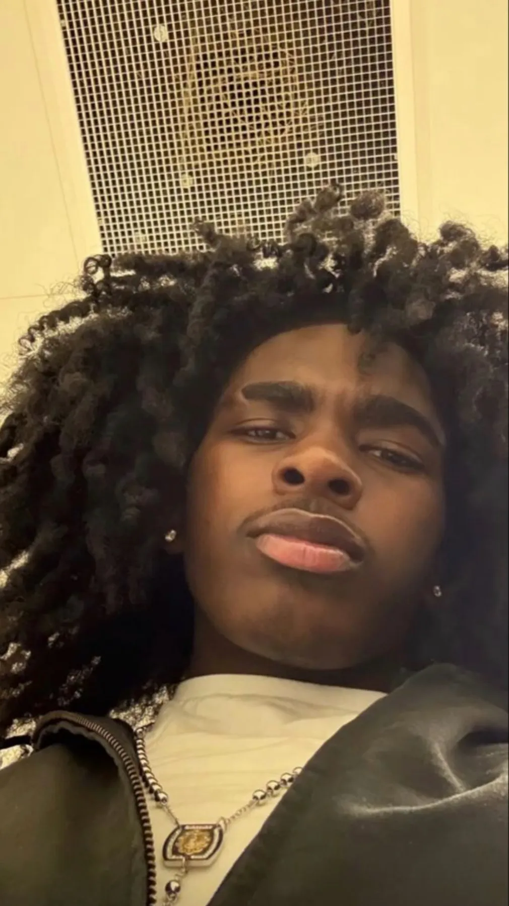 ai character: Kaeden😫 background