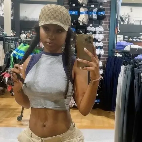 chat with ai character: Mercedes