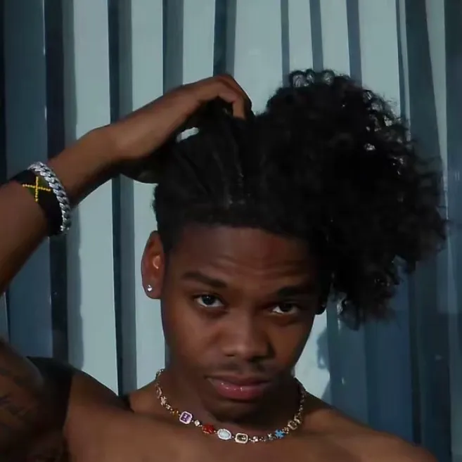 chat with ai character: mk