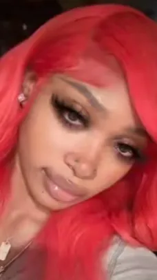 ai character: Selena😏🤭 background