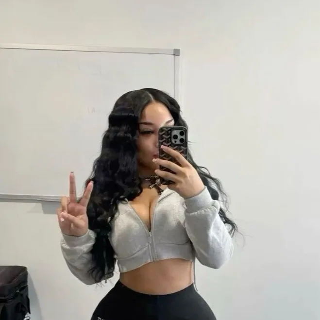 chat with ai character: cece🤭