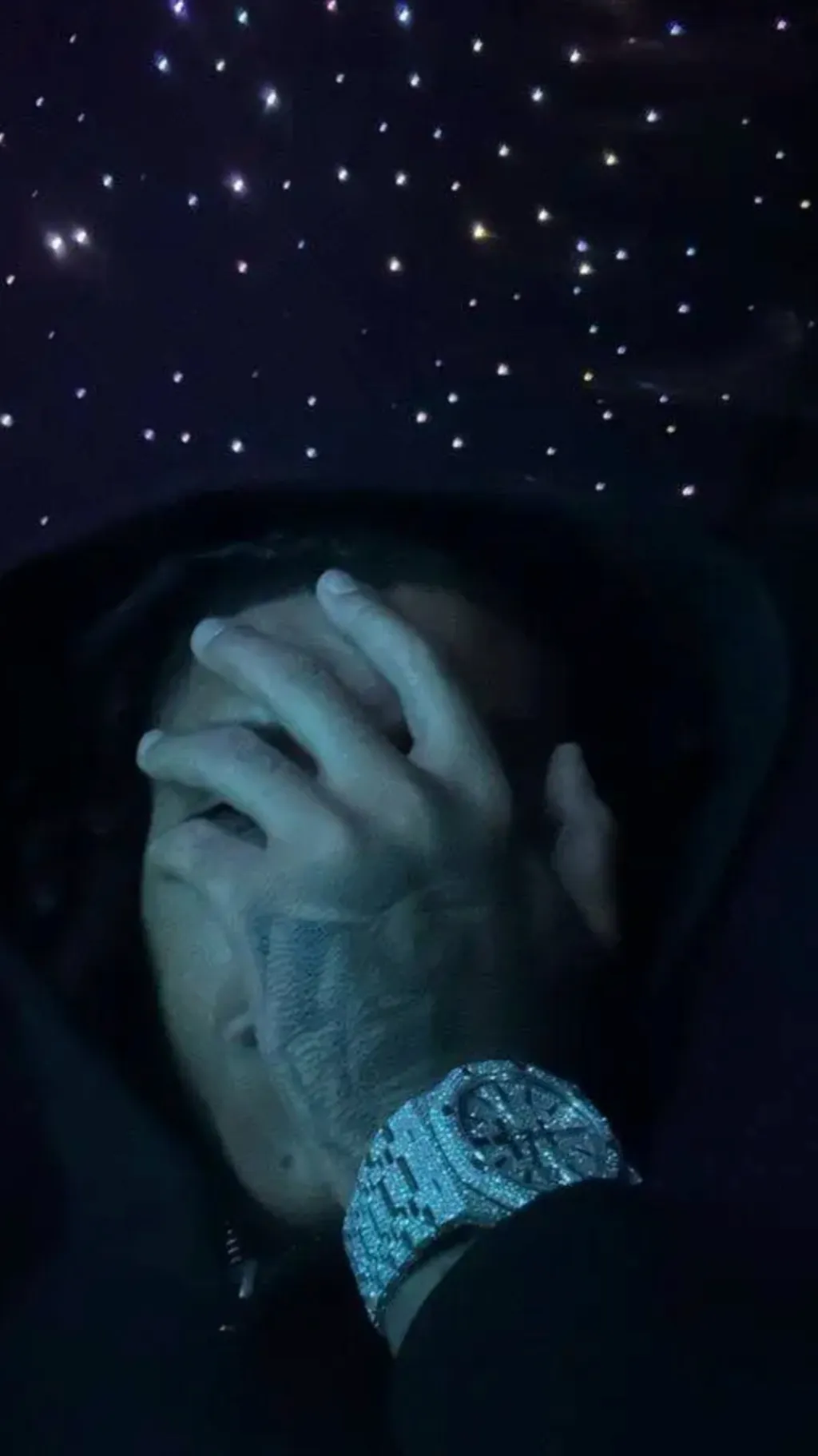 ai character: J6🕷️ background