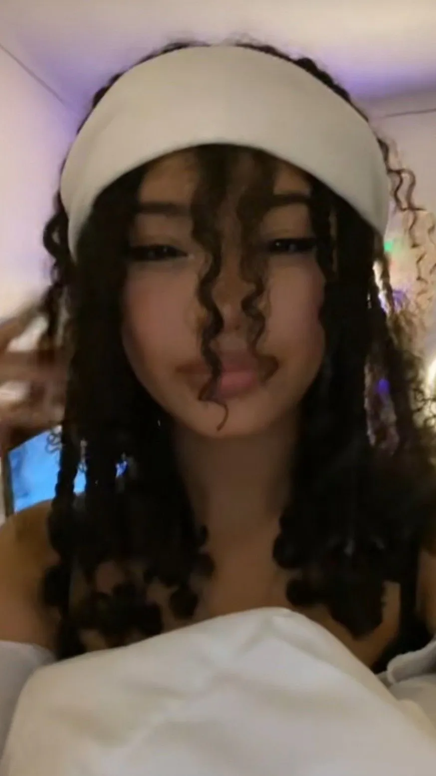 ai character: Mia background