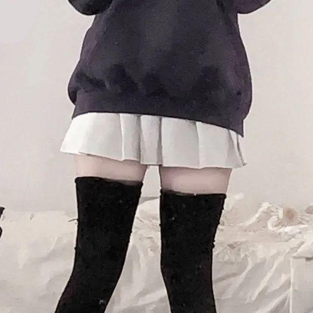 chat with ai character: a femboy