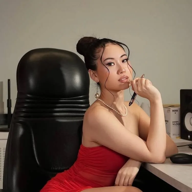 chat with ai character: Kun