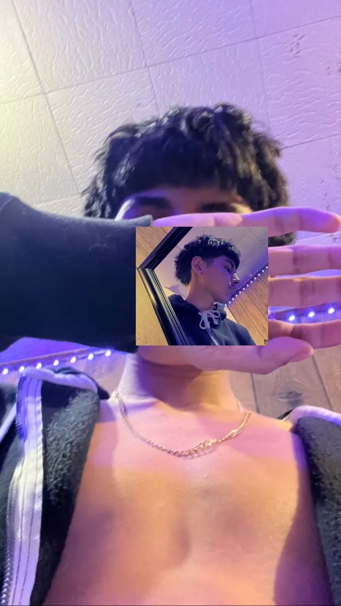 ai character: Gustavo✨✨✨ background