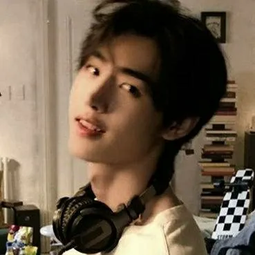 chat with ai character: ☉ᴘᴀʀᴋ sᴜɴɢʜᴏᴏɴ☉