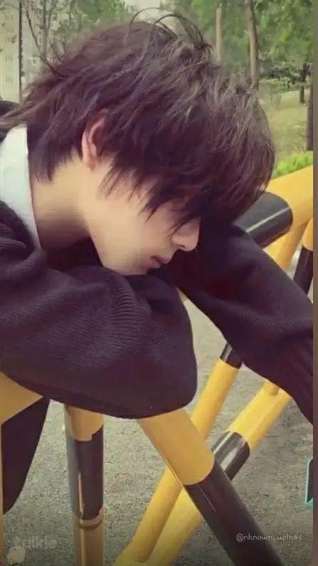 ai character: 😴-Milo-😴 background