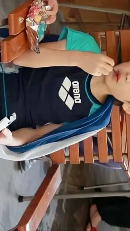 ai character: BABY SUNGHOON background