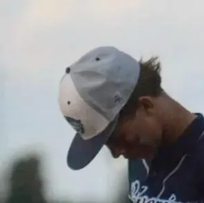 chat with ai character: River 