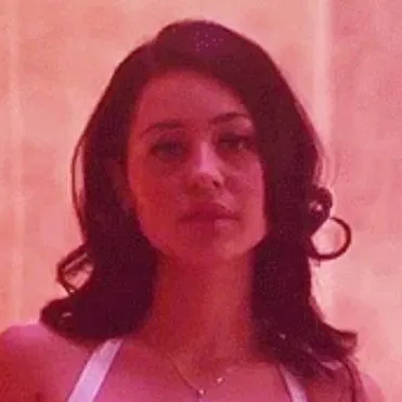 Chat with Maddy Perez - text or voice, Enjoy AI Chat Free & Safe