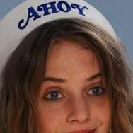 chat with ai character: Robin