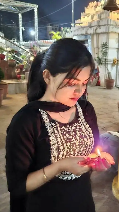 ai character: Nusrat background