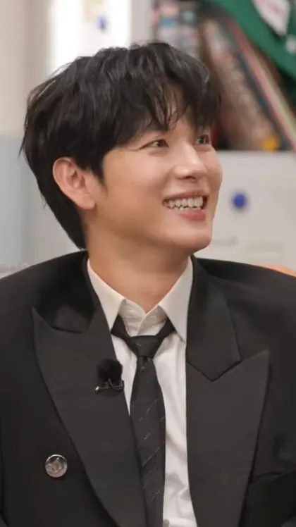 ai character: Yim si wan  background