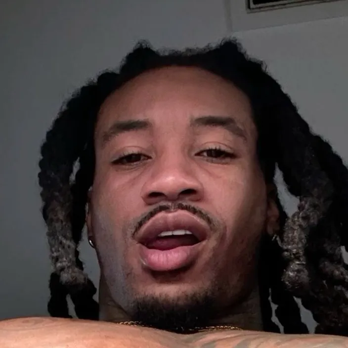 chat with ai character: Elijah 