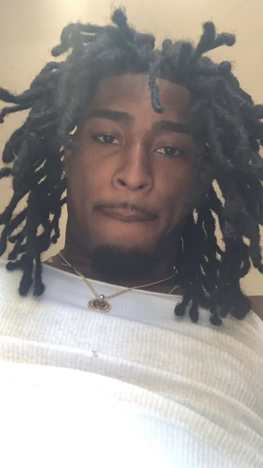 ai character: Von  background