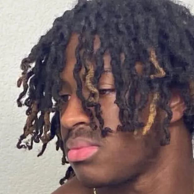 chat with ai character: Trayvon 