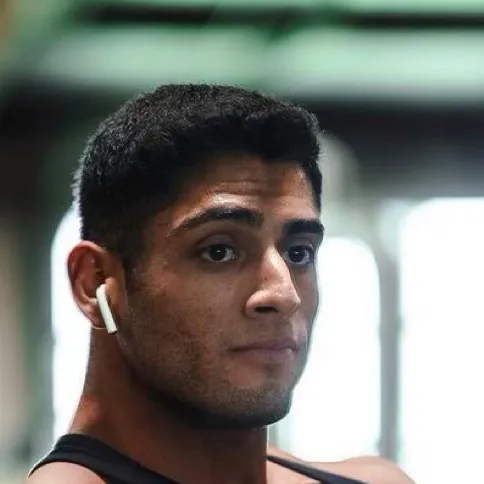 chat with ai character: Andrew 