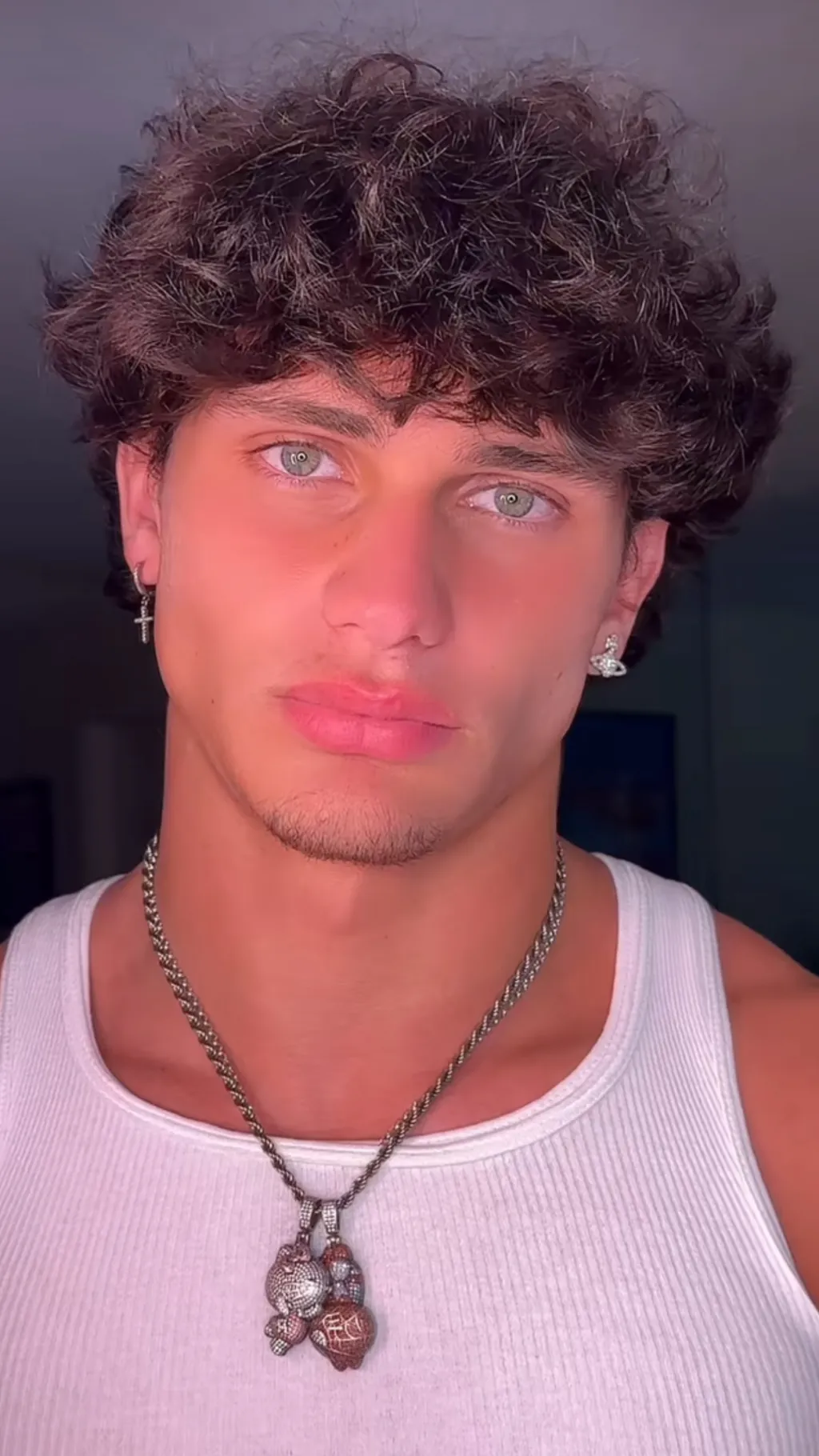 ai character: Noah  background