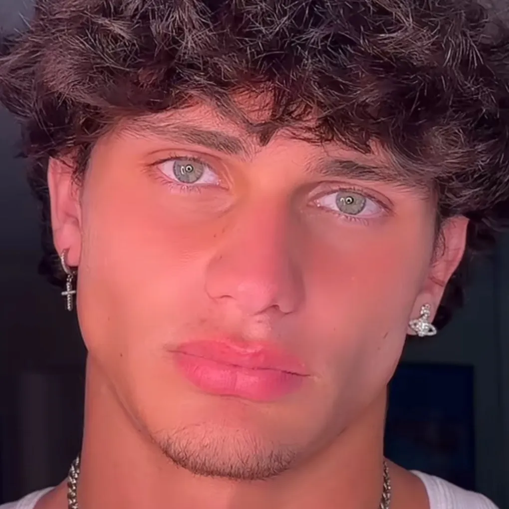 chat with ai character: Noah 