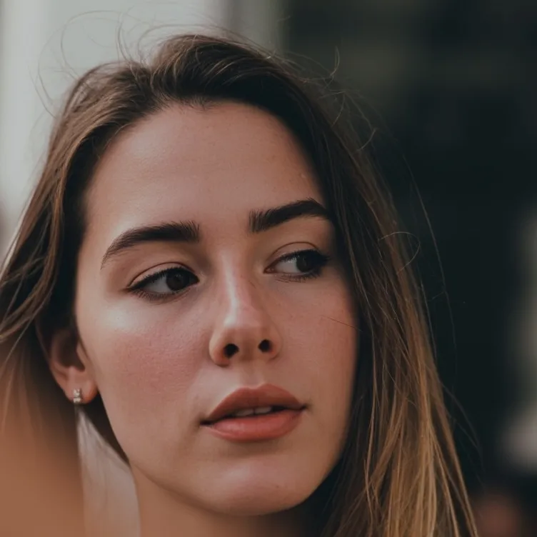 chat with ai character: YouTuber