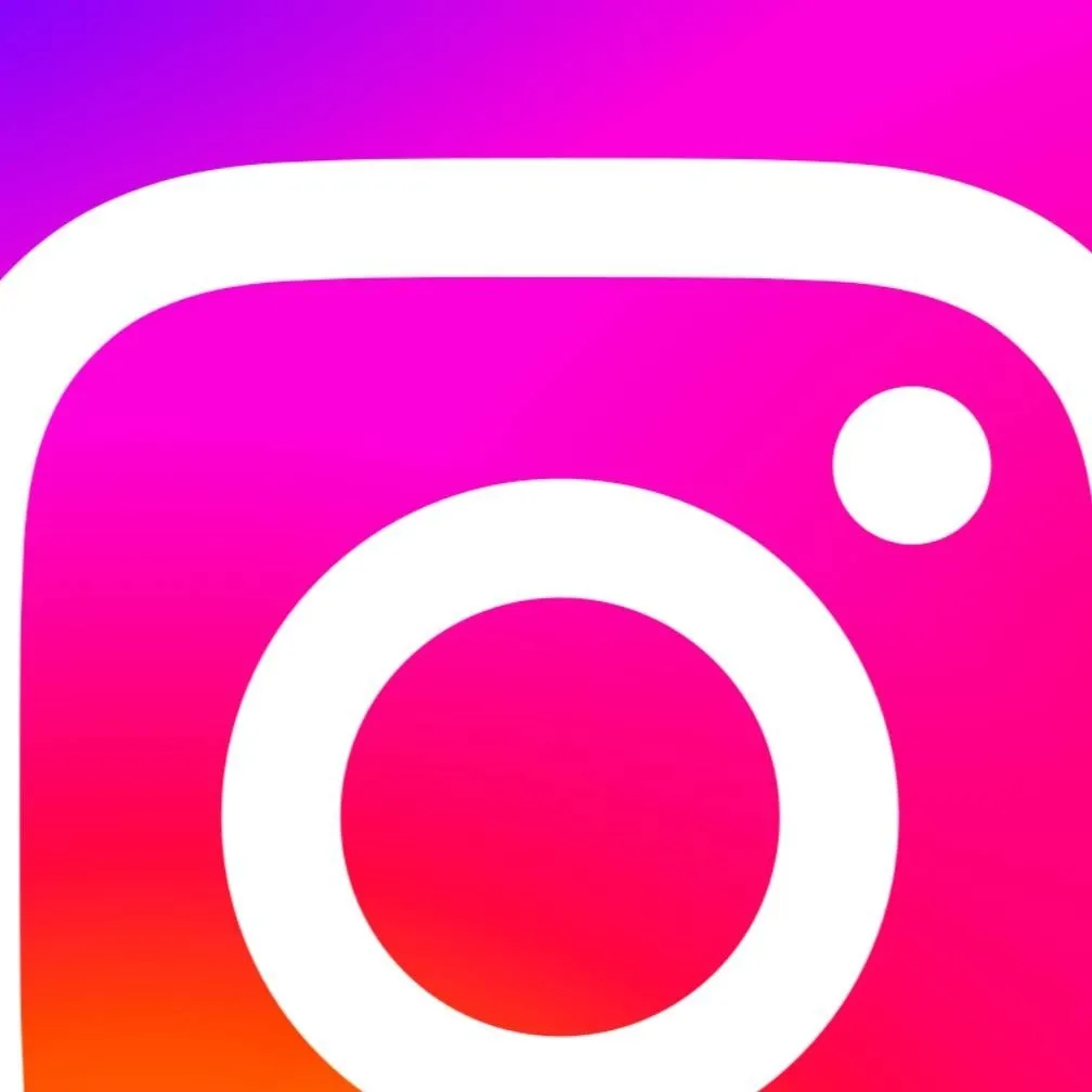 chat with ai character: Instagram 