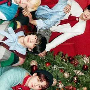 chat with ai character: Straykids !! 🎄