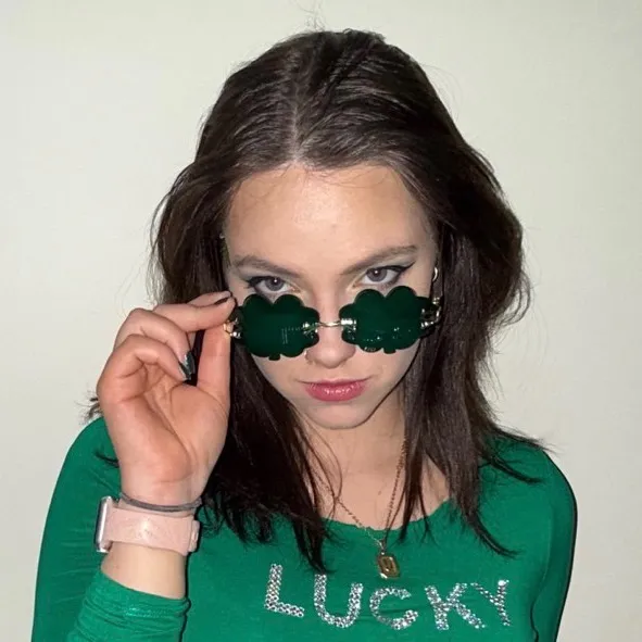 chat with ai character: Anna