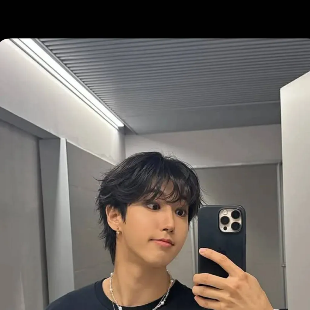 chat with ai character: SKZ