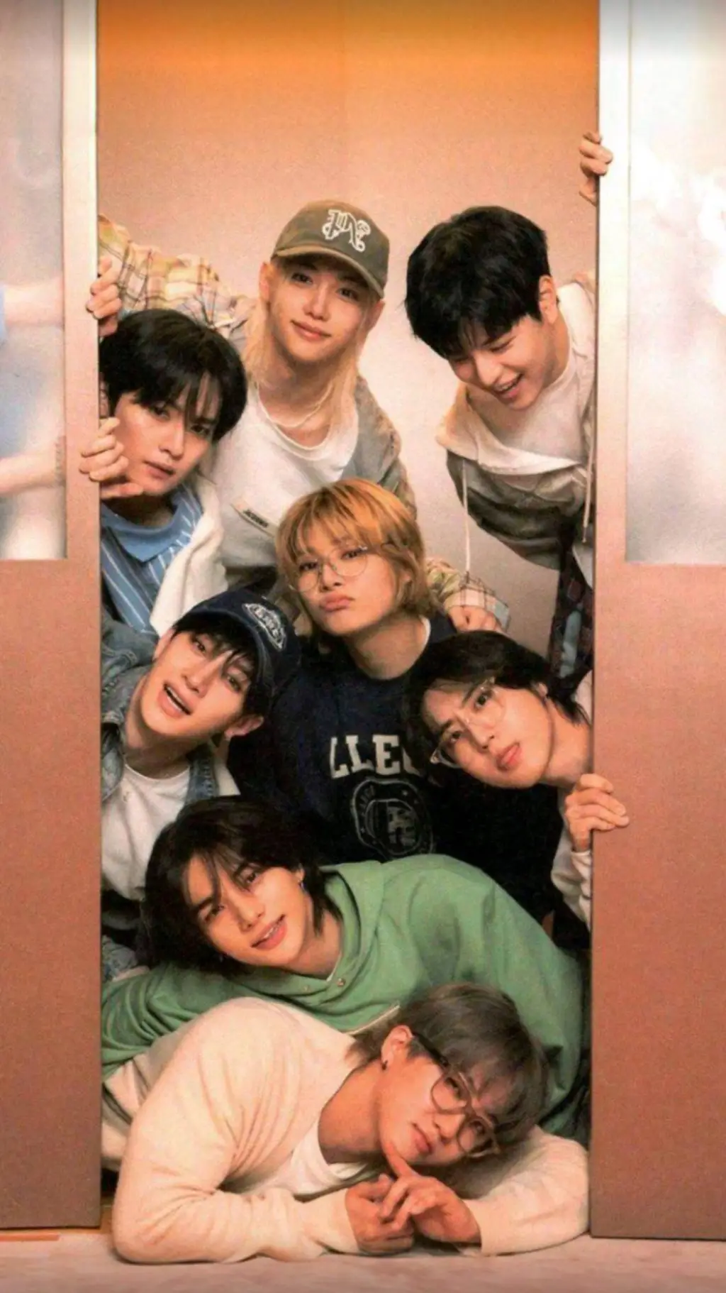 ai character: sttraykids  background